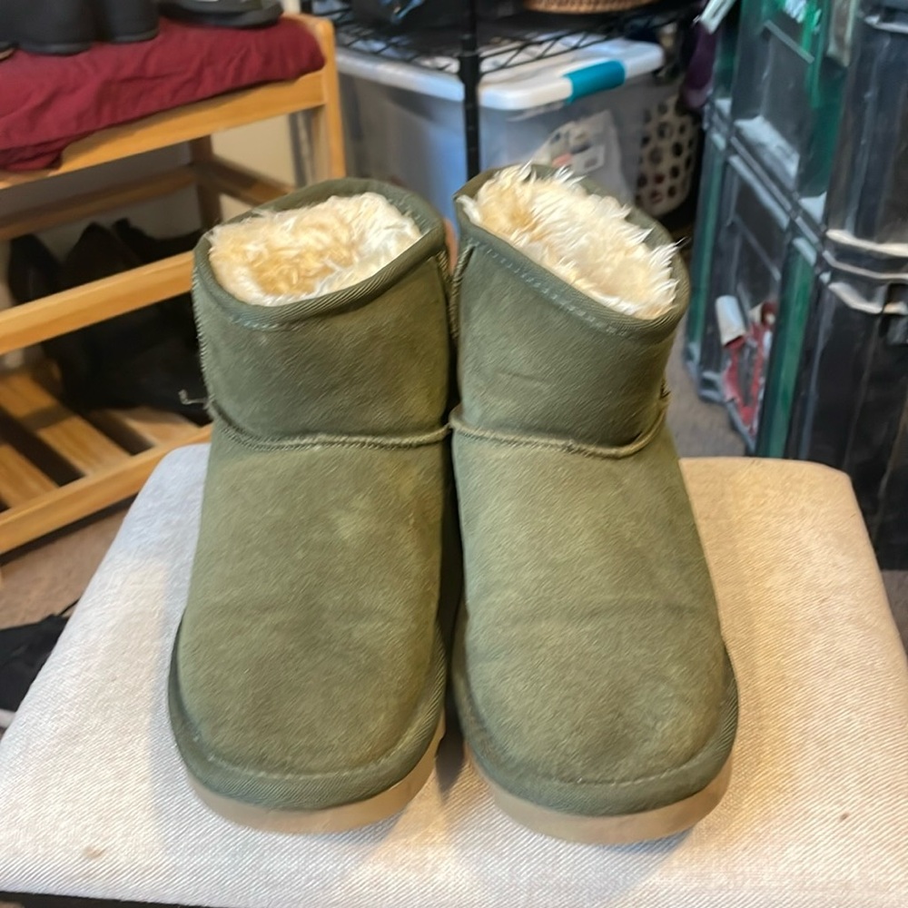 Time and tru ankle boots filled with fur size 7 opened never worn